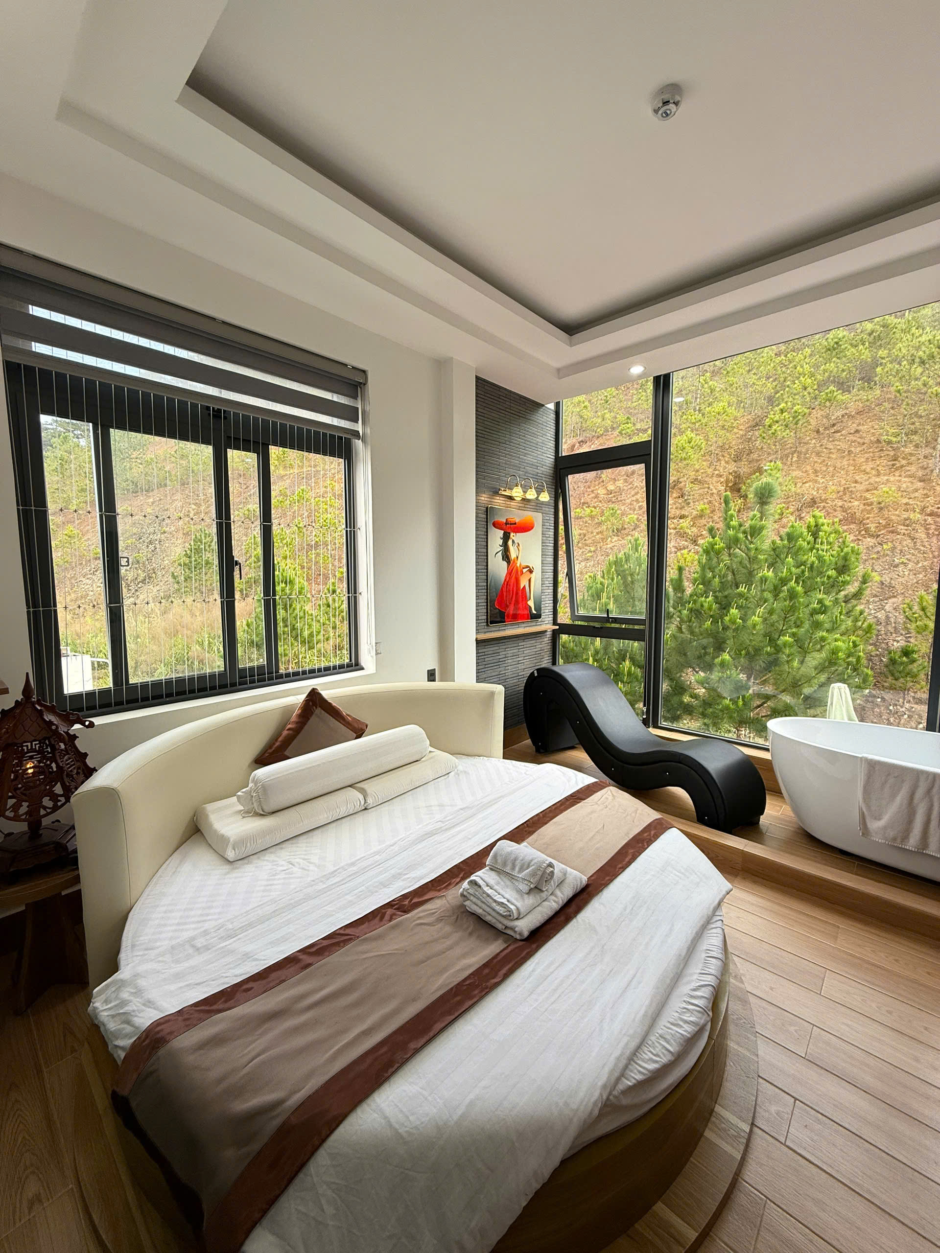 Phòng VIP Giường Tròn